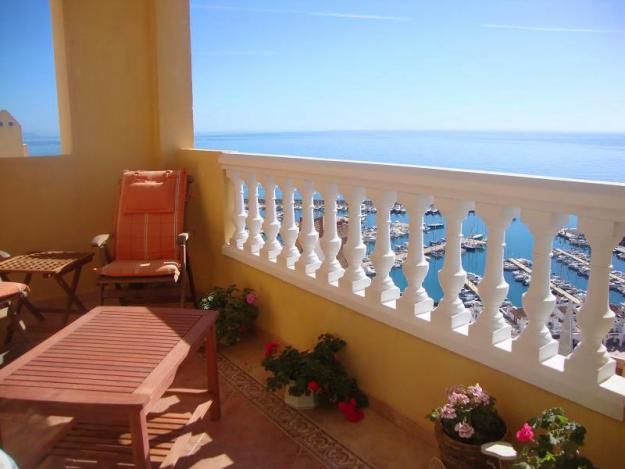 Ático de lujo con vistas panorámicas del puerto deportivo, playas y mar en Aguadulce