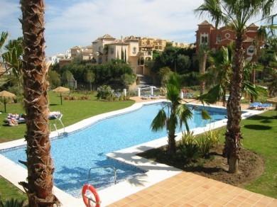 Apartamento con 3 dormitorios se vende en Marbella, Costa del Sol