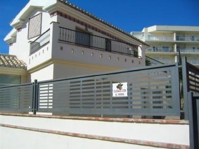 Chalet con 4 dormitorios se vende en Benalmadena Costa, Costa del Sol