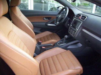 VOLKSWAGEN SCIROCCO 2.0 TSI  DSG, GPS, DYNAUDIO, CUERO BEIGE, Y LLANTA 18!!   - Barcelona