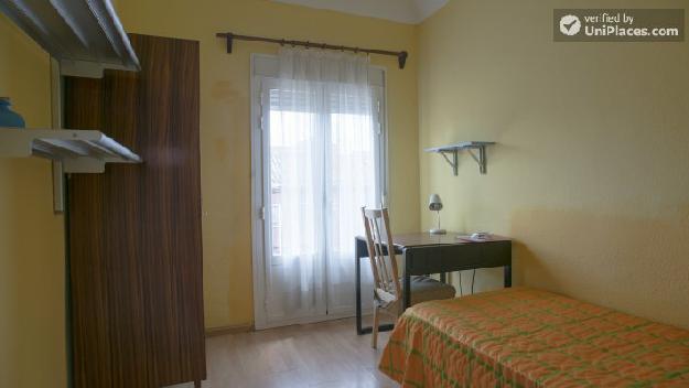 Rooms available - Large student apartment in residential Concepción, Ciudad Lineal