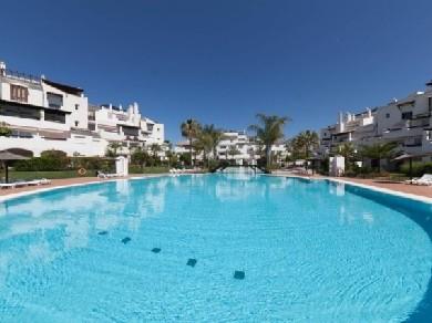 Apartamento con 3 dormitorios se vende en Marbella, Costa del Sol