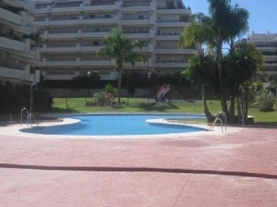 Apartamento con 3 dormitorios se vende en Marbella, Costa del Sol