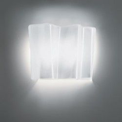 Artemide Logico parete mini fluorescente, difusor seda, fondo gris - iLamparas.com