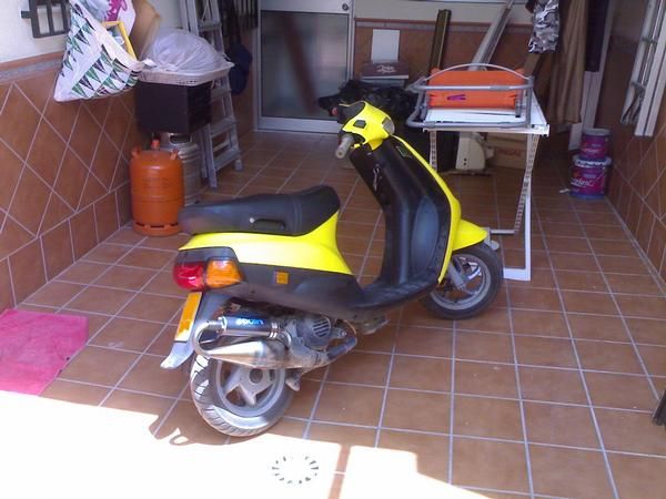 vendo piaggio zip del 99 por aire, totalmente revisada, en muy buen estado y en regla.