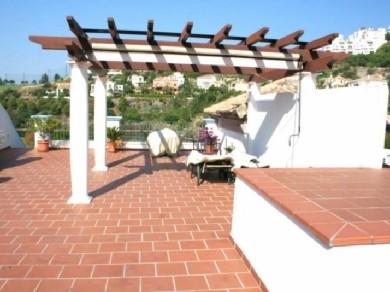 Apartamento con 3 dormitorios se vende en Marbella, Costa del Sol