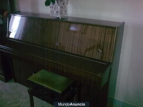 Piano Marca J.SCHILLER