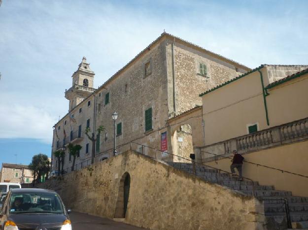 Edificio en Lloret de Vistalegre