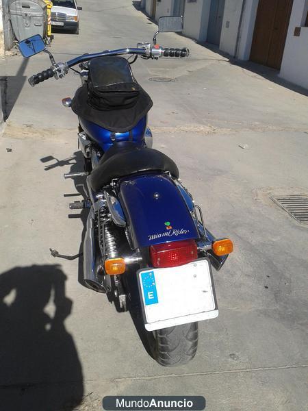 Se vende Honda Magna 750 vf 4000 €