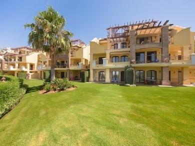 Apartamento con 2 dormitorios se vende en Marbella, Costa del Sol