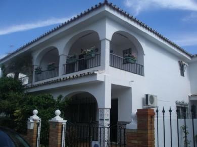 Chalet con 4 dormitorios se vende en Fuengirola, Costa del Sol