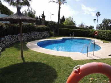 Apartamento con 2 dormitorios se vende en Marbella, Costa del Sol