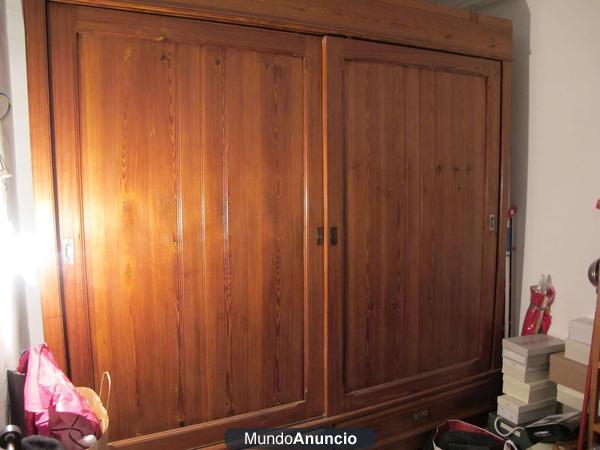 Armario antiguo de puertas correderas