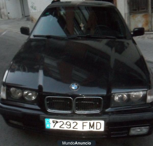 Vendo BMW 320i.