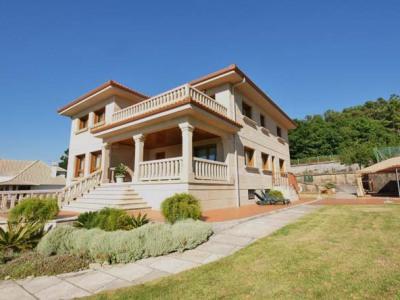 5b  , 5ba   in Mourente (Santa Maria),  Galicia   - 450000  EUR