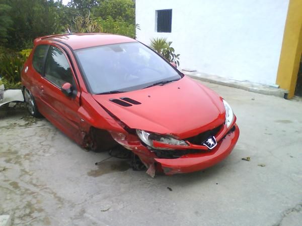 coche con golpe 206 GTI