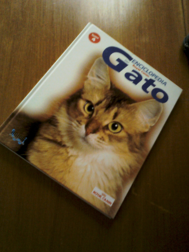 Vendo una enciclopedia del gato