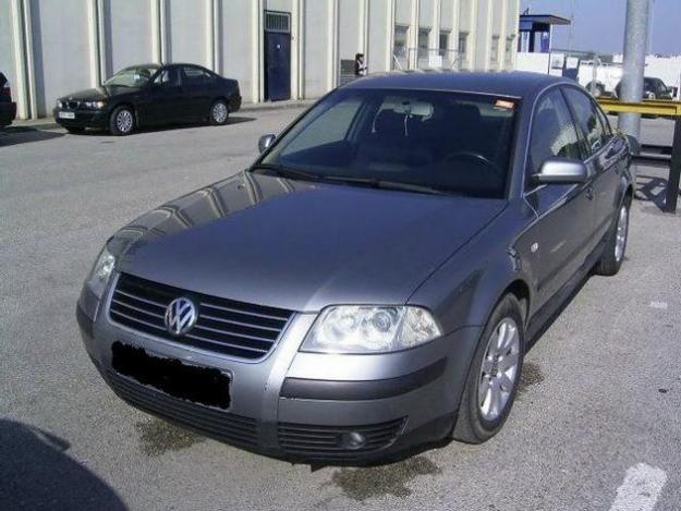 Comprar coche Volkswagen PASSAT 1.9 TDI 130 CV  TRENDLIN '03 en Renteria