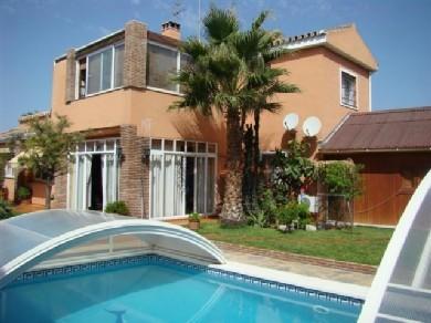 Chalet con 5 dormitorios se vende en Marbella, Costa del Sol