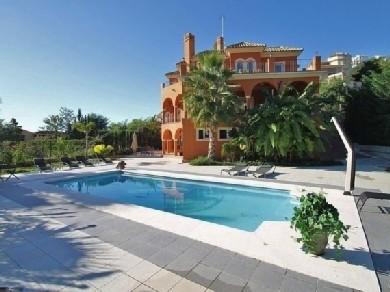 Chalet con 6 dormitorios se vende en Marbella, Costa del Sol