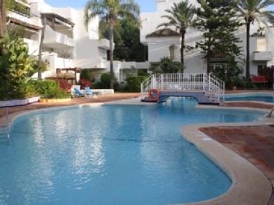 Apartamento con 2 dormitorios se vende en Marbella, Costa del Sol