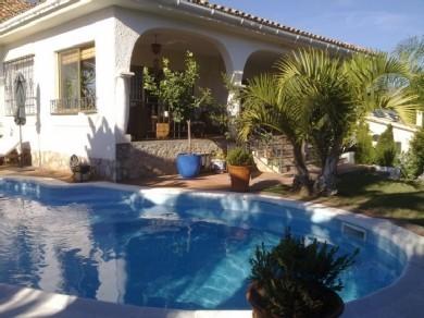 Chalet con 5 dormitorios se vende en Marbella, Costa del Sol