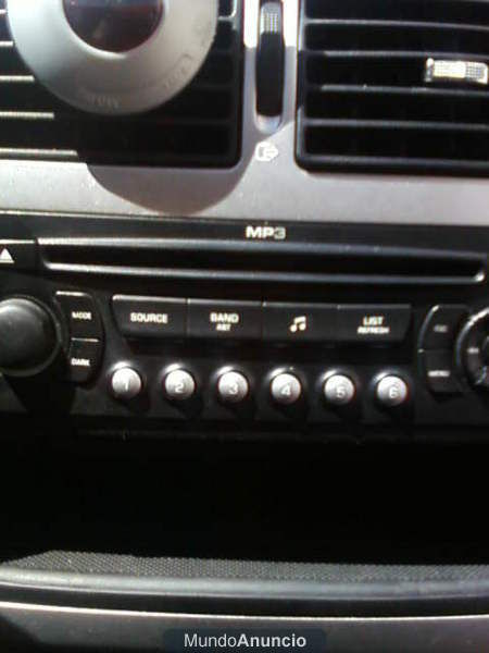 se vende radio cd original de pugeot 307 con mp3 valido pa citroenc3 .cd y peugeot 206 y 207