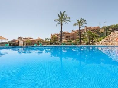 Apartamento con 3 dormitorios se vende en Marbella, Costa del Sol