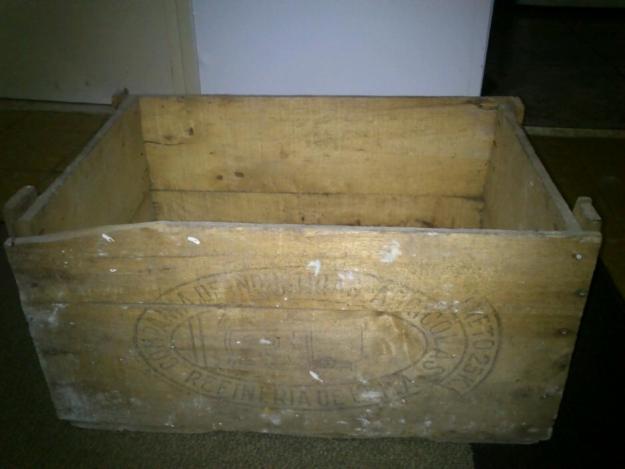 Caja de madera antigua para decoración