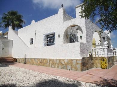 Chalet pareado con 2 dormitorios se vende en Villamartin, Costa Blanca