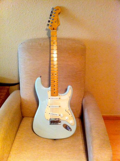 VENDO FENDER STRATOCASTER STANDART USA