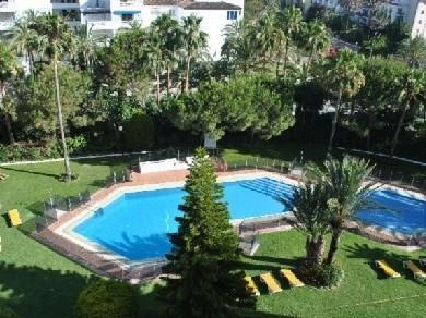 Apartamento con 2 dormitorios se vende en Marbella, Costa del Sol