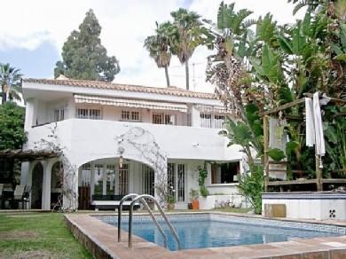 Chalet con 3 dormitorios se vende en Marbella, Costa del Sol