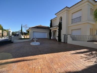 Chalet con 6 dormitorios se vende en Benahavis, Costa del Sol