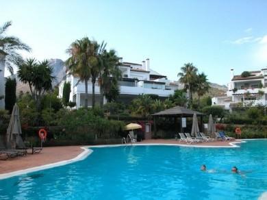 Apartamento con 3 dormitorios se vende en Marbella, Costa del Sol