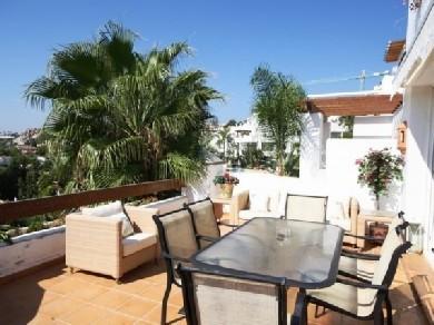 Apartamento con 3 dormitorios se vende en Marbella, Costa del Sol