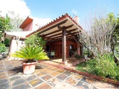 Chalet con 2 dormitorios se vende en Marbella, Costa del Sol