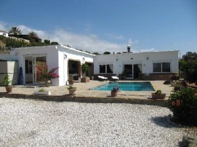 Chalet con 3 dormitorios se vende en Estepona, Costa del Sol