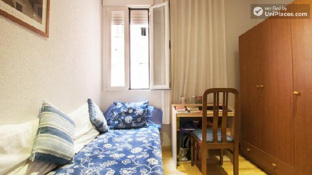 Rooms available - Refurbished 3-bedroom apartment in student-heavy Chamberí