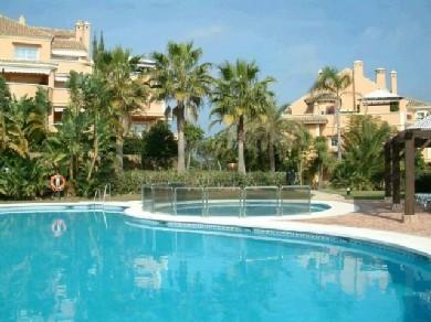 Apartamento con 3 dormitorios se vende en Marbella, Costa del Sol