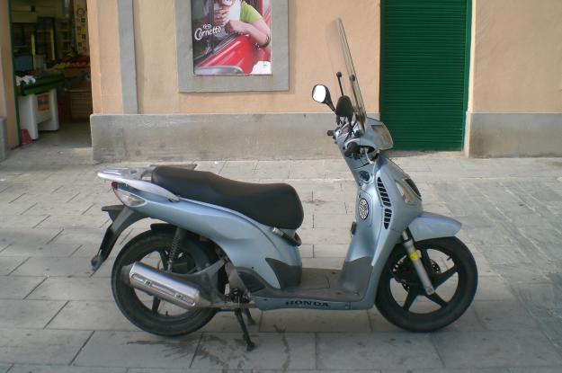 Se vende honda Sh150 modelo carburación