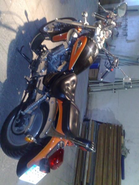 Vendo moto tipo custom 250 c.c.