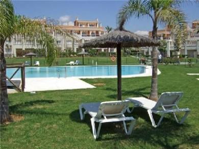 Apartamento con 3 dormitorios se vende en Estepona, Costa del Sol