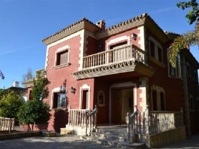 Chalet con 6 dormitorios se vende en Marbella, Costa del Sol