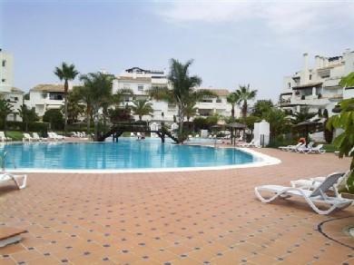 Apartamento con 3 dormitorios se vende en Marbella, Costa del Sol