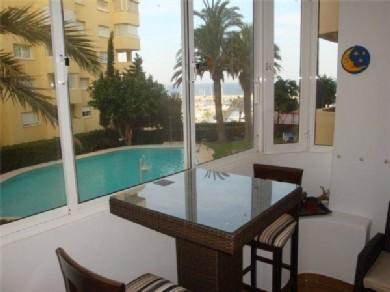 Apartamento con 2 dormitorios se vende en Estepona, Costa del Sol