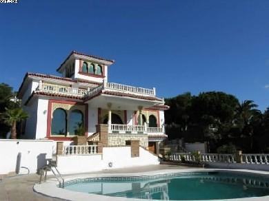 Chalet con 6 dormitorios se vende en Mijas Costa, Costa del Sol