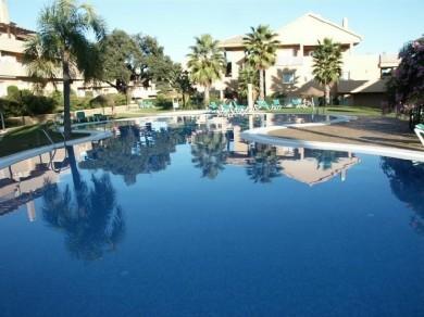 Apartamento con 2 dormitorios se vende en Marbella, Costa del Sol