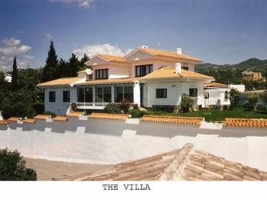 Chalet con 4 dormitorios se vende en Marbella, Costa del Sol