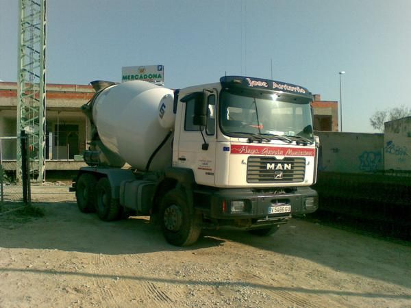 Vendo camion hormigonera MAN